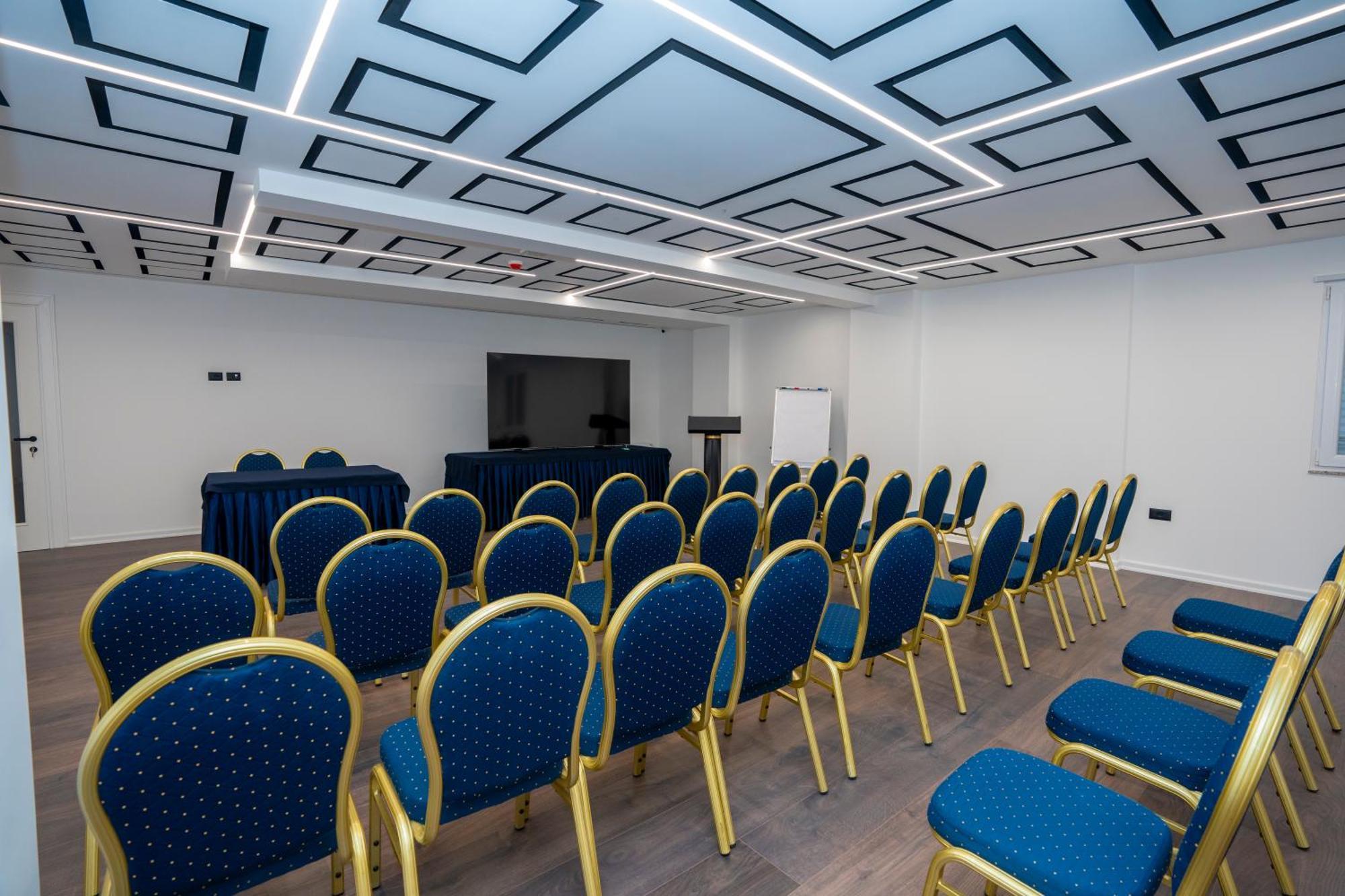 Hotel Mozart Shkoder Ngoại thất bức ảnh