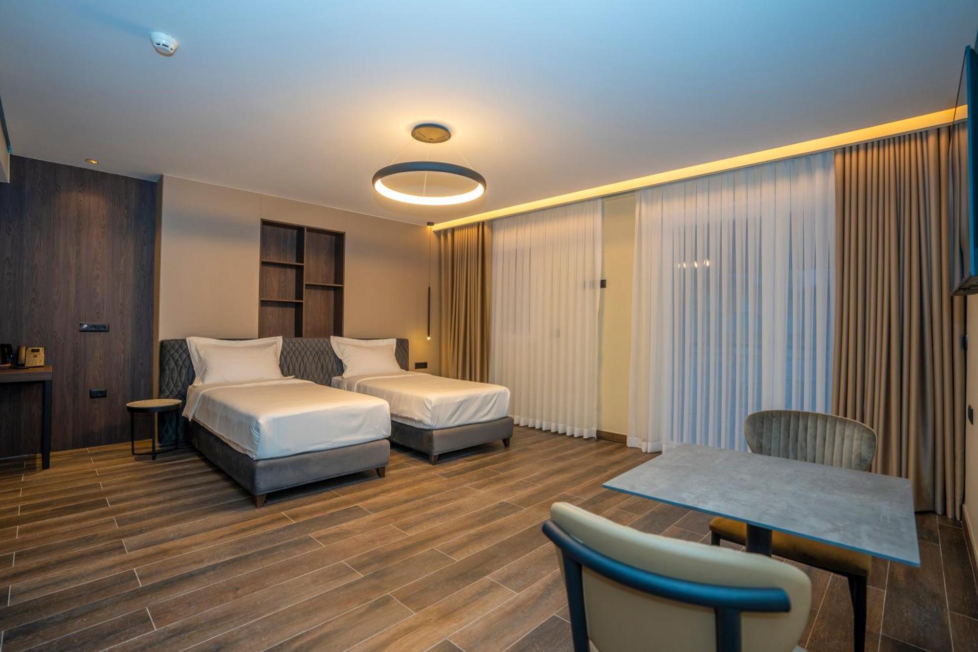 Hotel Mozart Shkoder Ngoại thất bức ảnh