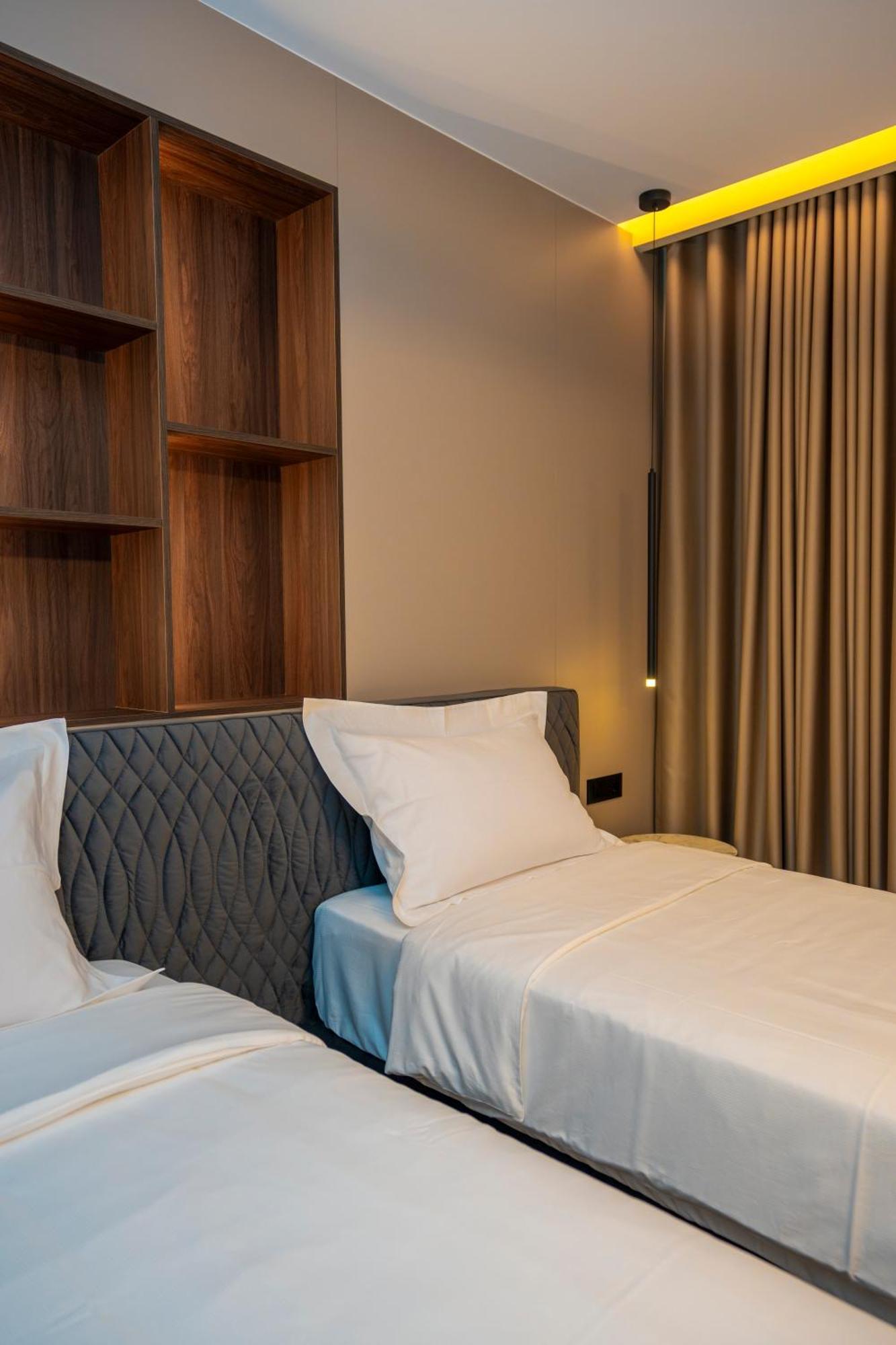 Hotel Mozart Shkoder Ngoại thất bức ảnh