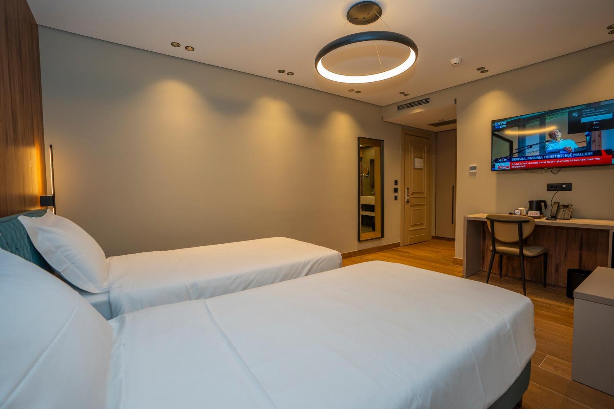 Hotel Mozart Shkoder Ngoại thất bức ảnh