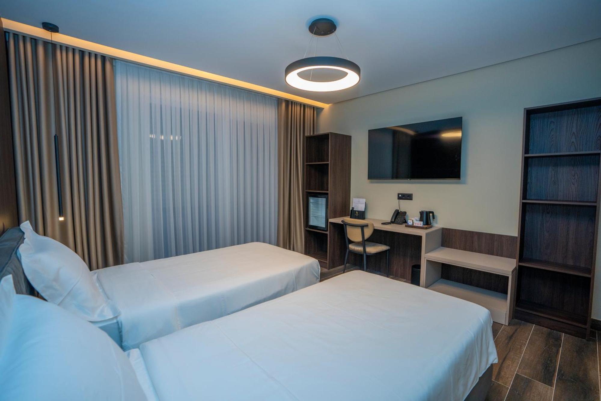 Hotel Mozart Shkoder Ngoại thất bức ảnh